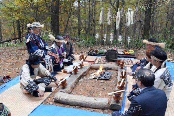 アイヌ民族聖地「カムイエロキ」で儀式　池田