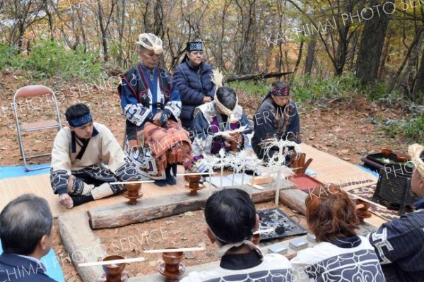 アイヌ民族聖地「カムイエロキ」で儀式　池田 5