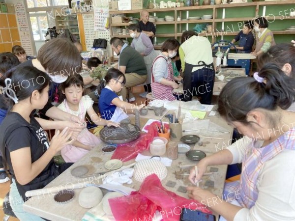 足寄螺湾小の児童らが陶芸に挑戦 4