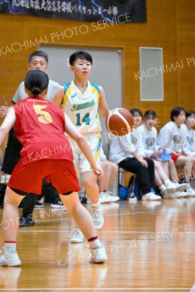 帯大谷戦でプレーする札幌山の手