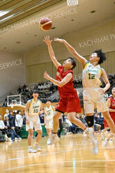 【女子決勝リーグ・帯大谷―札幌山の手】シュートを放つ帯大谷