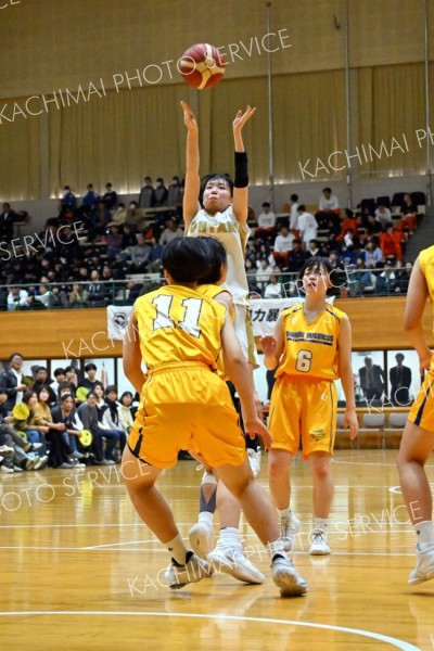 【女子決勝リーグ・帯大谷―札幌東商】ジャンプシュートを放つ帯大谷