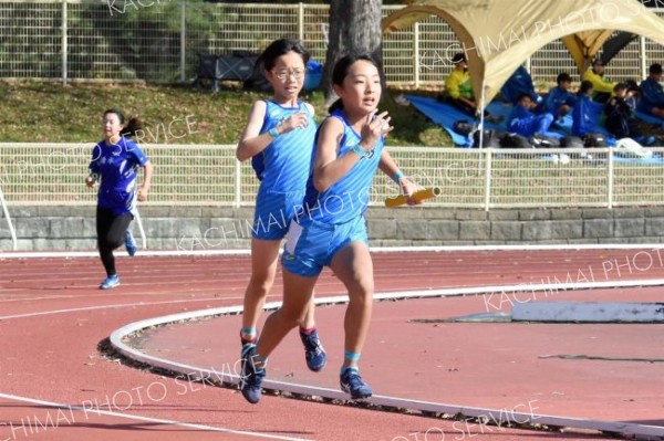 小学４年女子４００メートルリレー