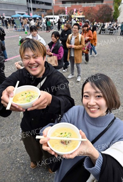 ２日間で３０００人来場し盛り上がる　ラーメンフェスタ