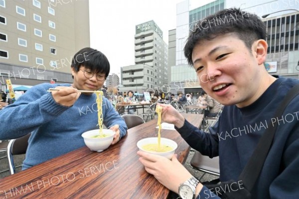 ２日間で３０００人来場し盛り上がる　ラーメンフェスタ 4