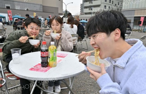 ２日間で３０００人来場し盛り上がる　ラーメンフェスタ 6