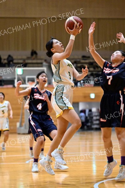 【女子１回戦・白樺学園－函大柏稜】ゴールを狙う