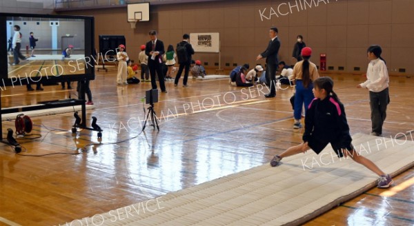 映像見返しマット運動上達　士幌で道放送教育研究大会 2