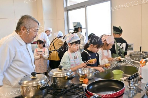 つつじが丘小３年生がいもだんご作り　おびひろ市民学で料理教室 3