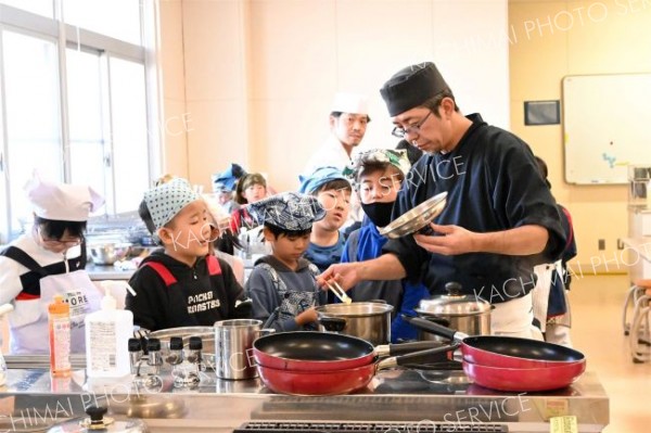 つつじが丘小３年生がいもだんご作り　おびひろ市民学で料理教室 4