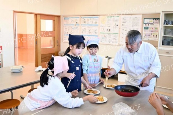 つつじが丘小３年生がいもだんご作り　おびひろ市民学で料理教室 8