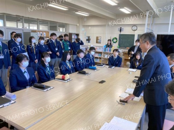 高校生議会の議論を深掘り　大樹高校で「町長懇談会」 5