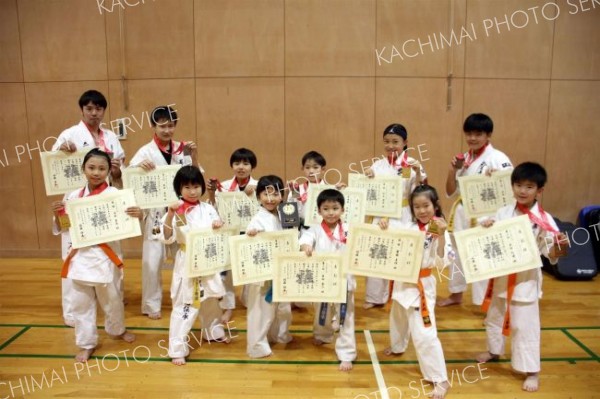 入賞した鈴木道場、葵塾の生徒