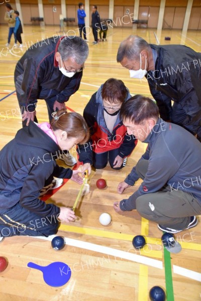 ボッチャで熱戦　陸別でスポーツの集い 3