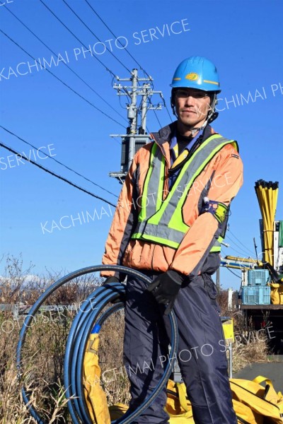 配電班の班長として架空配電線工事に当たる