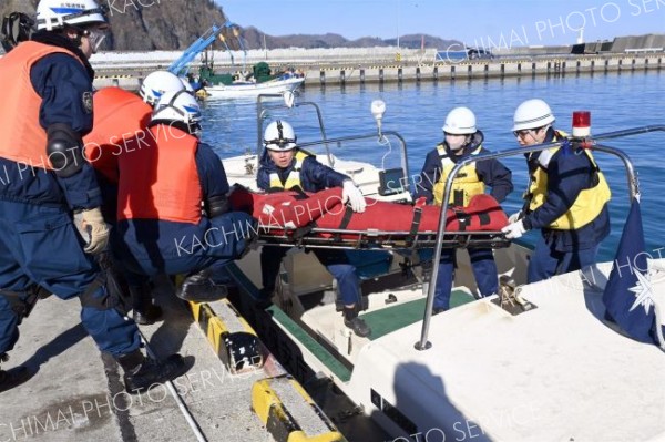 合同で災害時の海上輸送訓練を実施　広尾署と海保