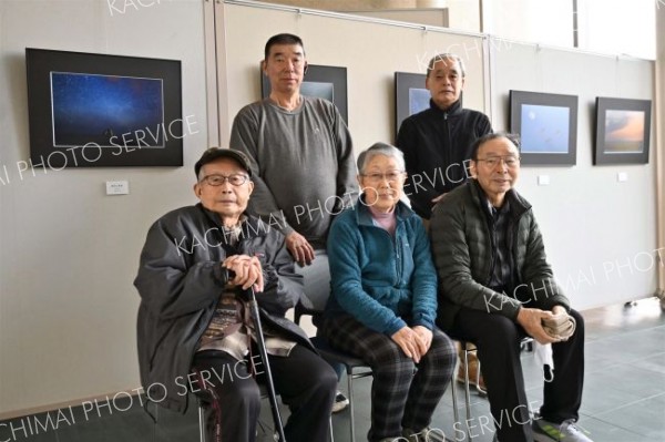 十勝の自然写した力作展示　十勝エゾリス写真クラブ作品展、来月８日まで音更町図書館で