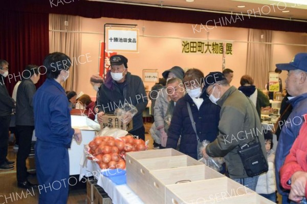 池田の自慢の逸品求めにぎわう　大物産展