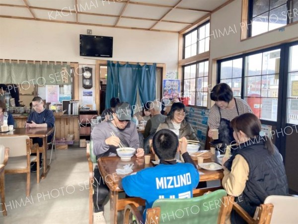 町内２店コラボの１日限りの中華そば屋、第２弾も大盛況