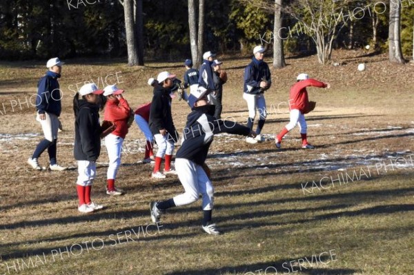 高校球児と少年団員が楽しく交流　帯農高野球部野球教室 8