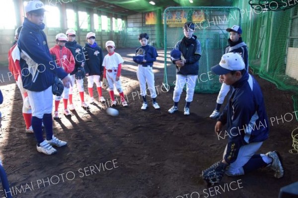 高校球児と少年団員が楽しく交流　帯農高野球部野球教室 10