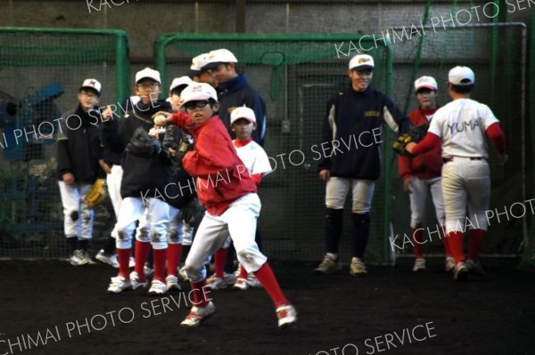 高校球児と少年団員が楽しく交流　帯農高野球部野球教室 17