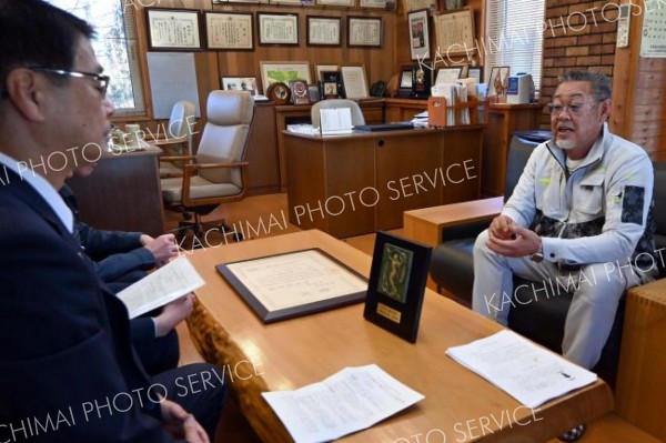 広尾の惣田種苗園が総理大臣賞、町長らに受賞報告