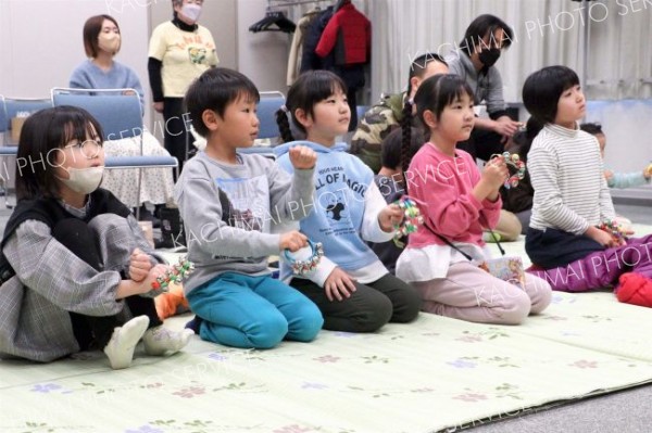 一足早いクリスマス　絵本や工作楽しむ　大樹町図書館