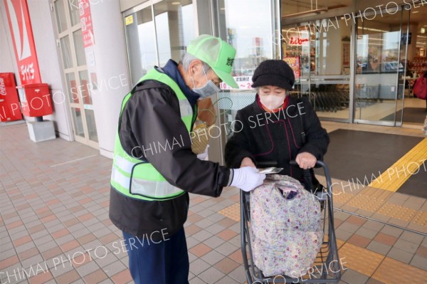 年末年始の「安全」を　地域安全活動推進委員がスーパー店頭で啓発～こぼれ話 2