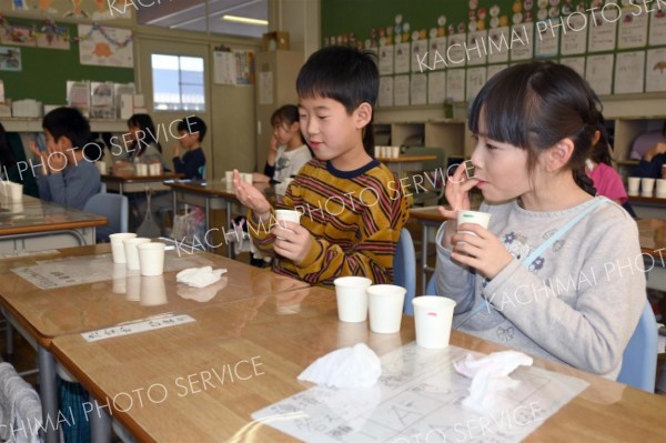 砂糖の種類を楽しく学ぶ　帯広開西小で食育授業