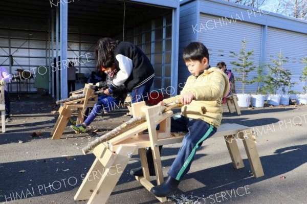 オーナメントやスイーツ作りに挑戦　大樹「すてっぷ」体験プログラムに２９人