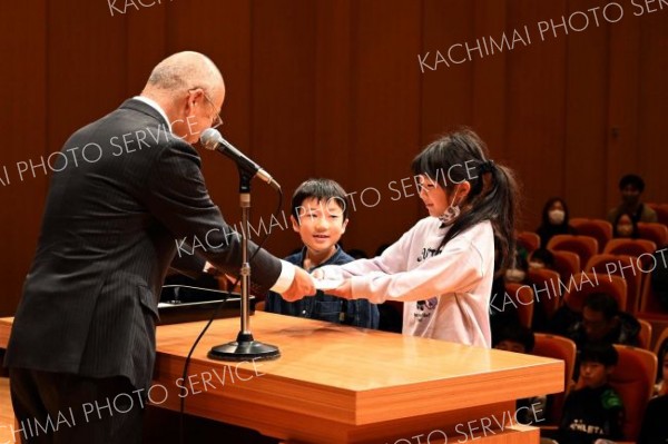 「むぎのほパン新聞」で優秀賞を受賞した帯広大正小学校２年１組