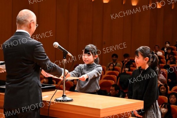 「大正マメマメ新聞」で優秀賞を受賞した帯広大正小学校３年１組