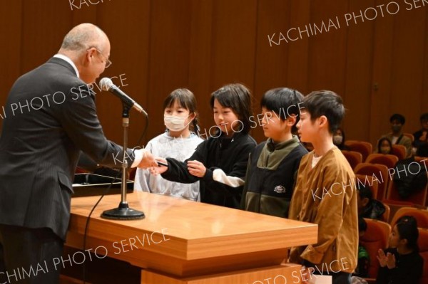 「むぎのほＪＡ新聞」で優良賞を受賞した帯広大正小学校２年１組