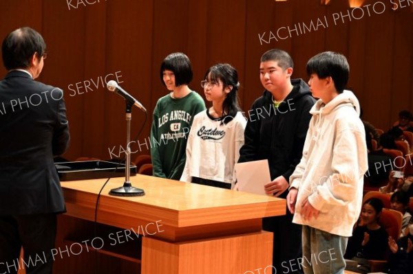 「修学旅行新聞」で佳作を受賞した帯広西小学校６年１組