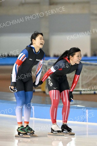 女子５００ｍで激戦制す　道高校スケート選手権初日