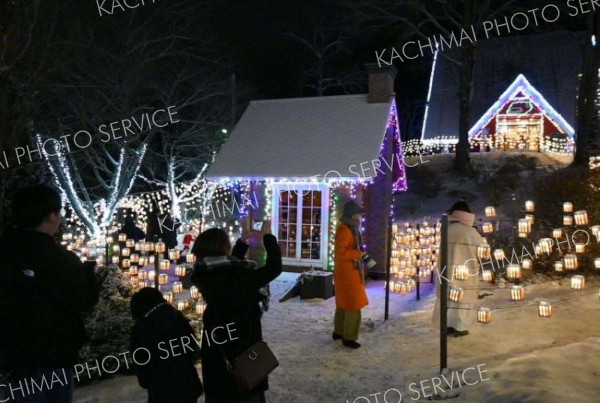 クリスマス前最後の土曜日は多く人が来場、認定４０年の節目を迎えた「広尾サンタランド」