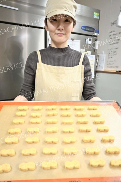 落花生形のピーナッツクッキー完成を目指すメランジェラボの小谷みのり店長