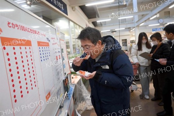 帯広市場、サーモン食べ比べイベント 6