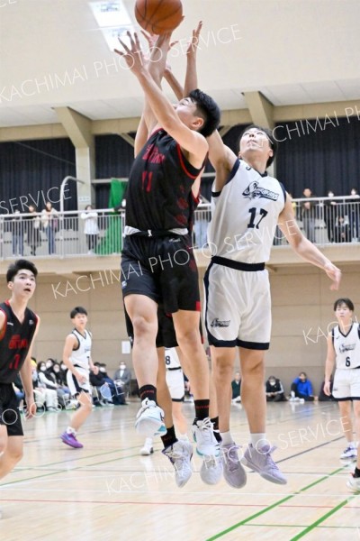 【男子決勝リーグ・白樺学園―帯大谷】リバウンド争いをする選手たち