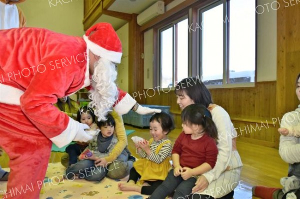 足寄ロータリーが子どもたちにクリスマスプレゼント 2