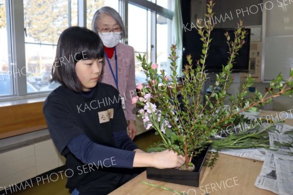 茶道、華道、剣舞…　御影小で伝統文化体験