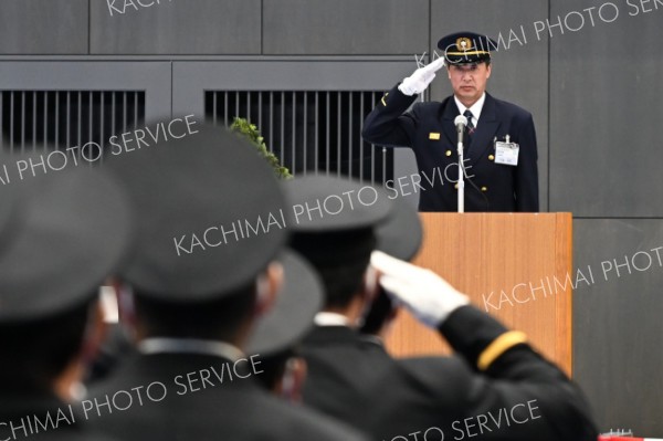 決意表明を行う署長（須貝拓也撮影）