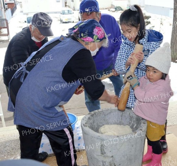 親子で冬の思い出づくり、餅つきやかるた　清水の寺で「寺子屋」