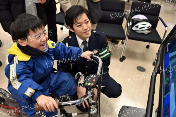 自転車の安全な運転を身に付けよう。自転車シミュレーターを体験