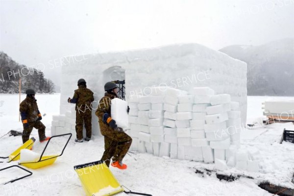 しかりべつ湖コタン　雪と氷の村　湖上に出現～冬を楽しもう（１）