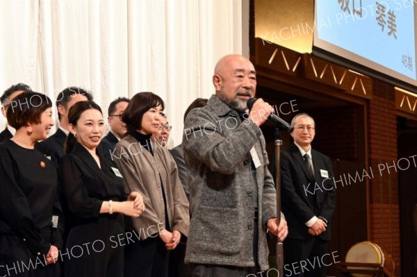 あいさつする次期実行委員長の渡邊さん