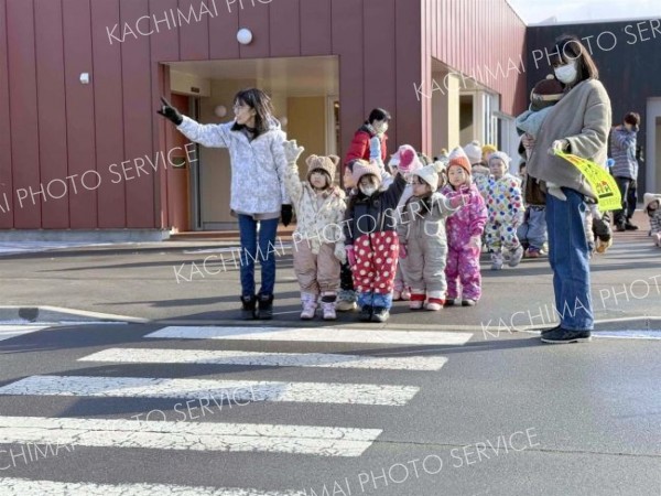 「飛び出ししないでね」　認定こども園しかおい、交通安全学ぶ