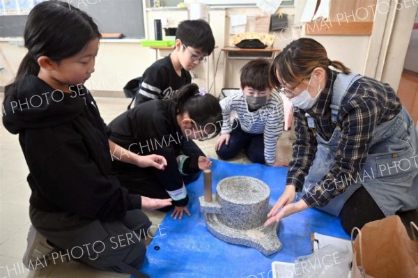 生産日本一の小麦を学ぶ　札内北小で食育事業 4