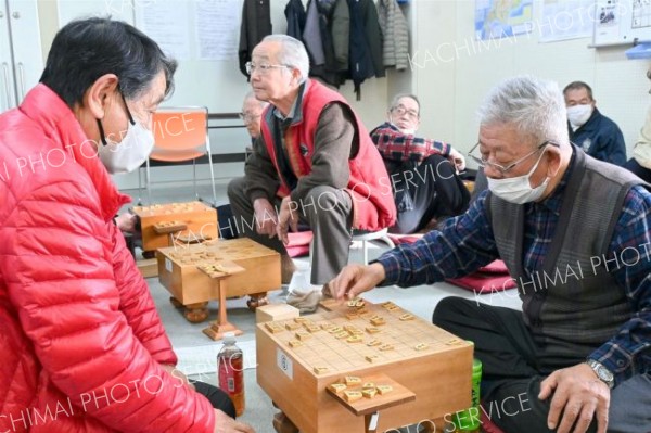 将棋愛好家１６人、新年の腕試し　市老連将棋部新春大会